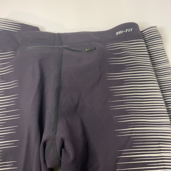 Nike dry fit reflective running leggings. Size small black and gray - Picture 7 of 8